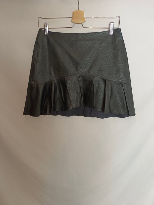 ZARA. Falda corta efecto piel Tm