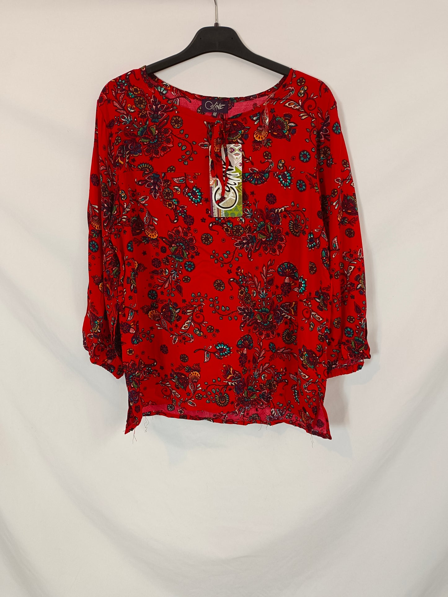 COLINE. blusa roja con flores fluida  T.m