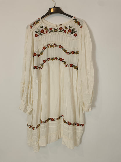 FREE PEOPLE. Vestido blanco roto bordados T.s