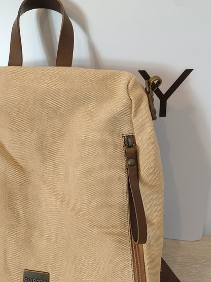 CUIROTS. Mochila lona beige detalles piel