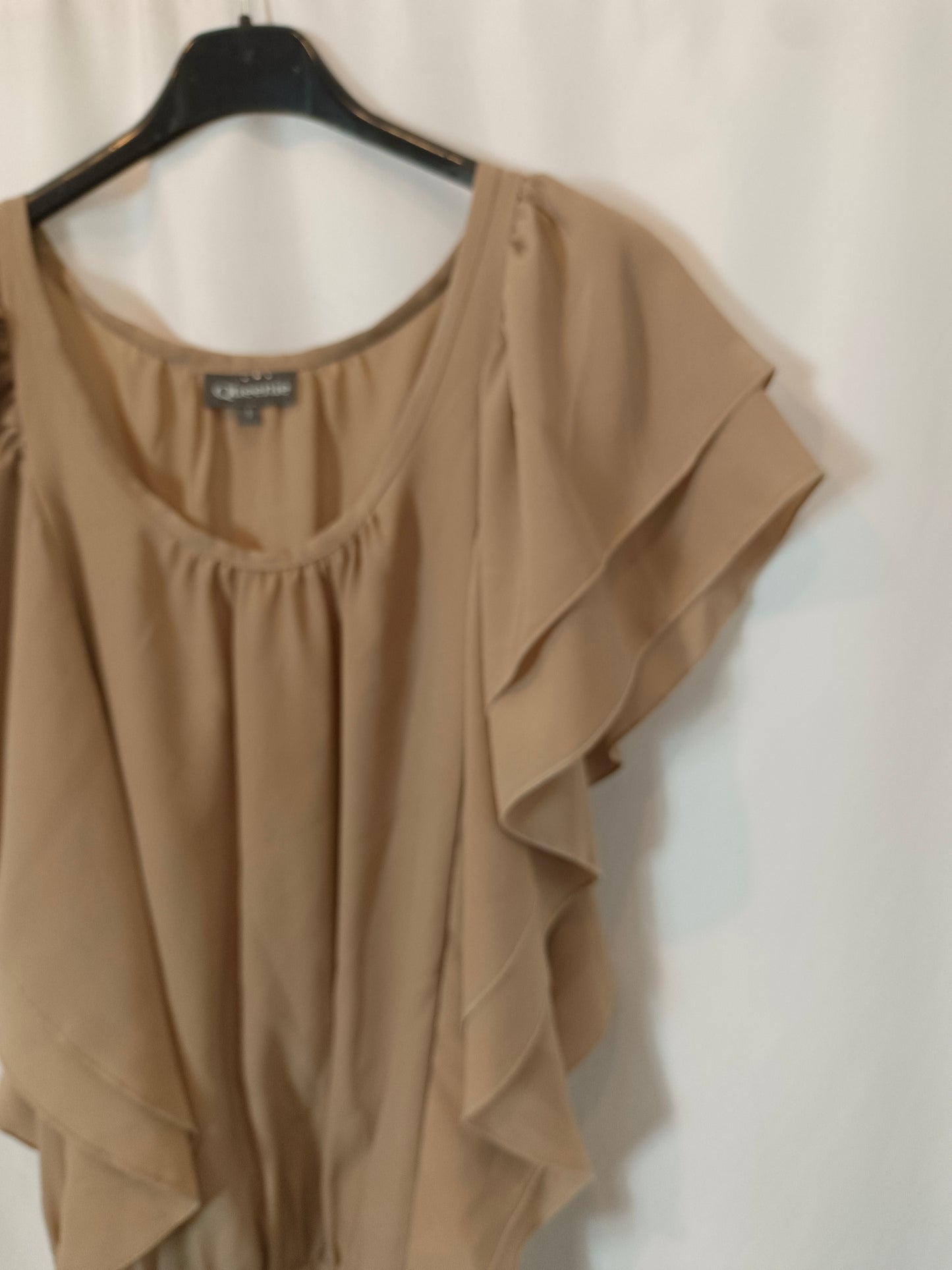 QUEENIE. Vestido beige volantes T.1 (s)