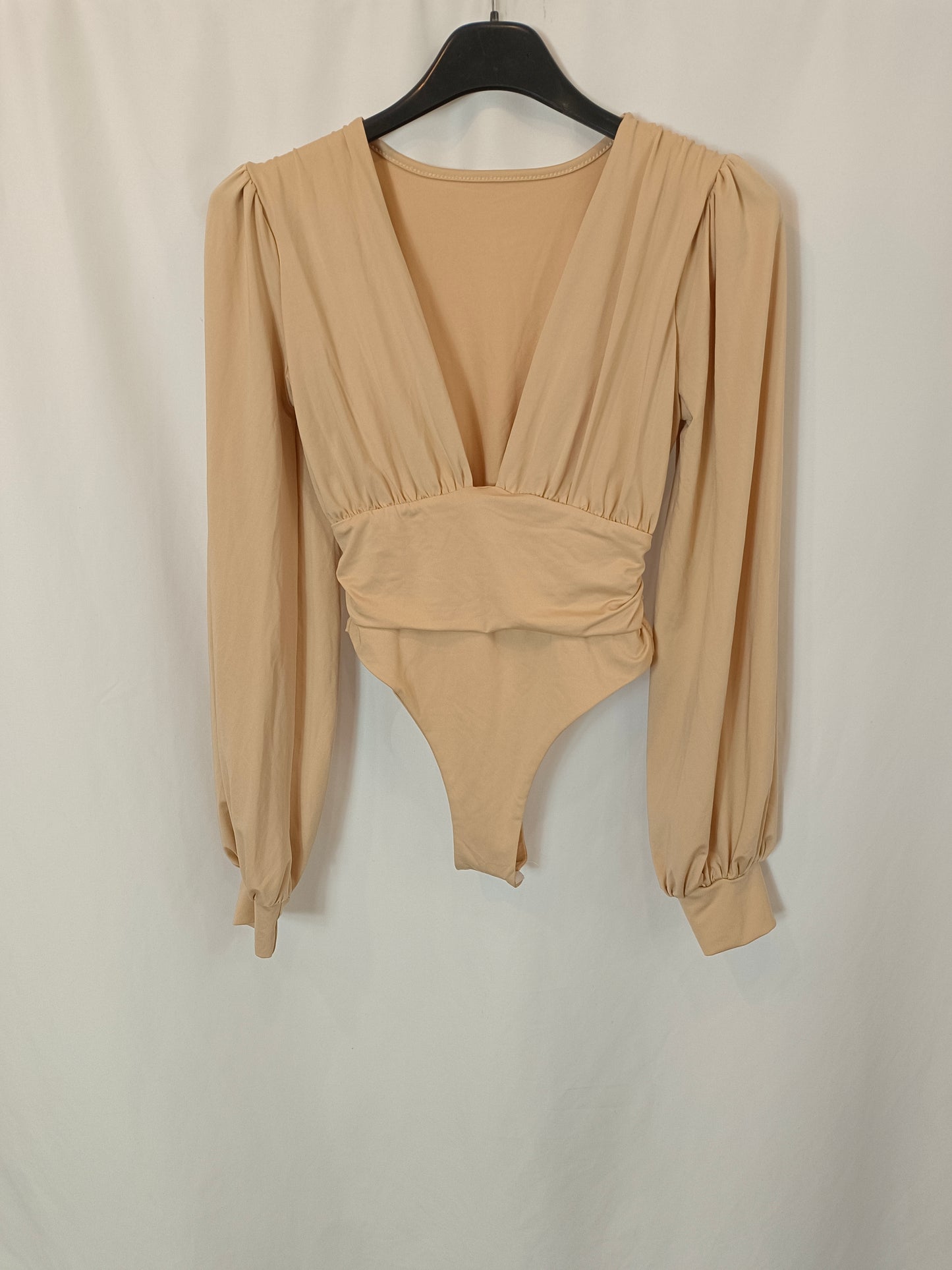 OTRAS. body beige escote T.S