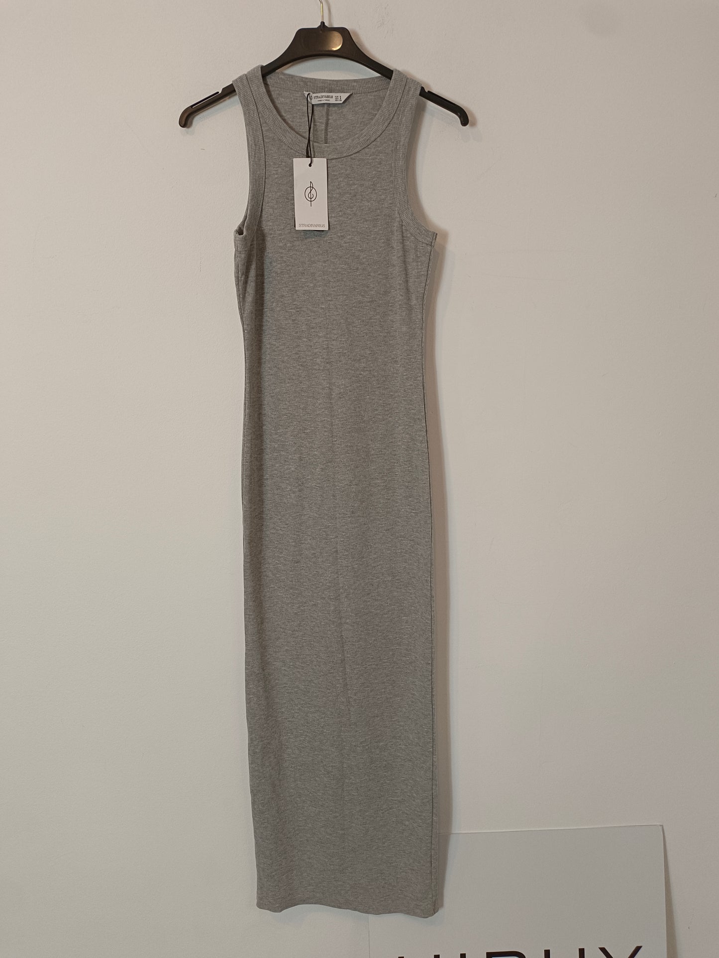 STRADIVARIUS. Vestido gris canalé T.s