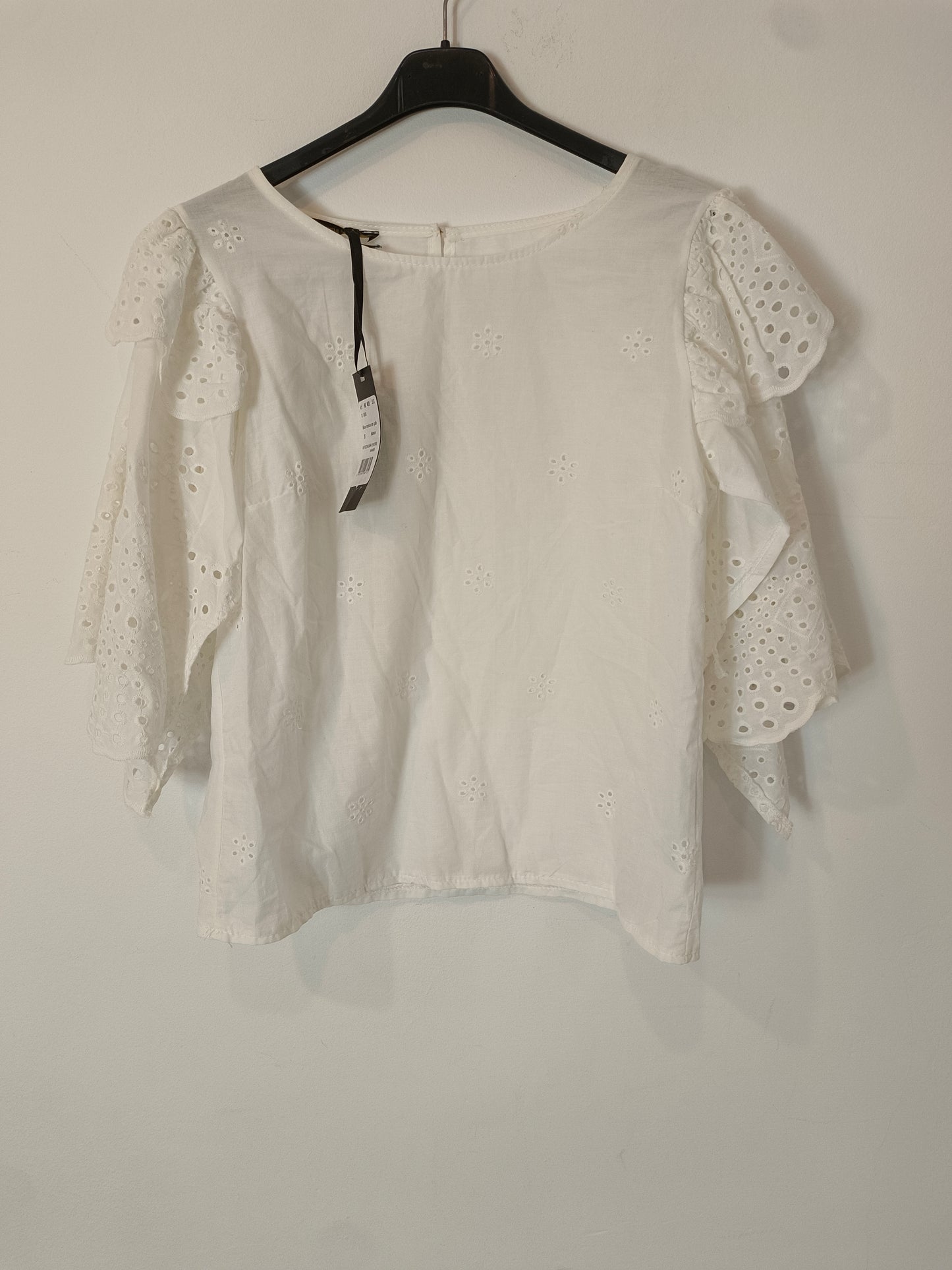 GIORGIA&JOHNS. Blusa blanca troquelada T.s