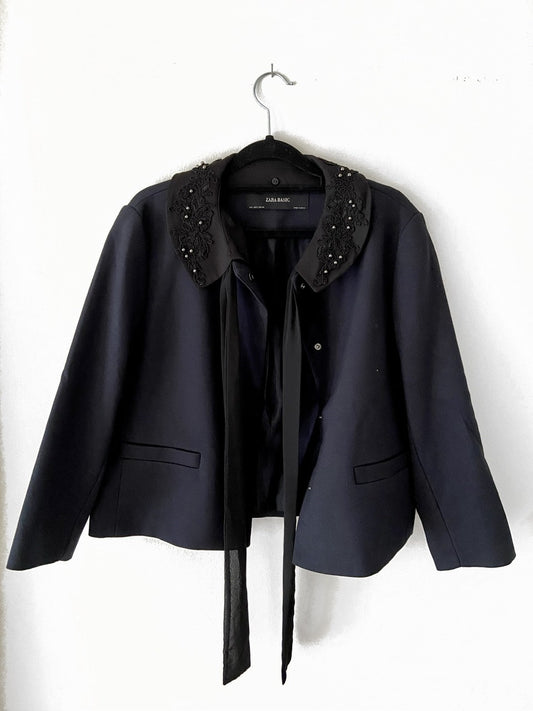 ZARA. Chaqueta cortita