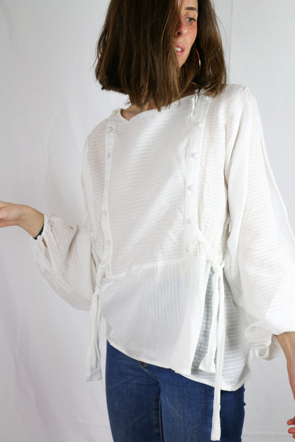 LOA. Blusa blanca