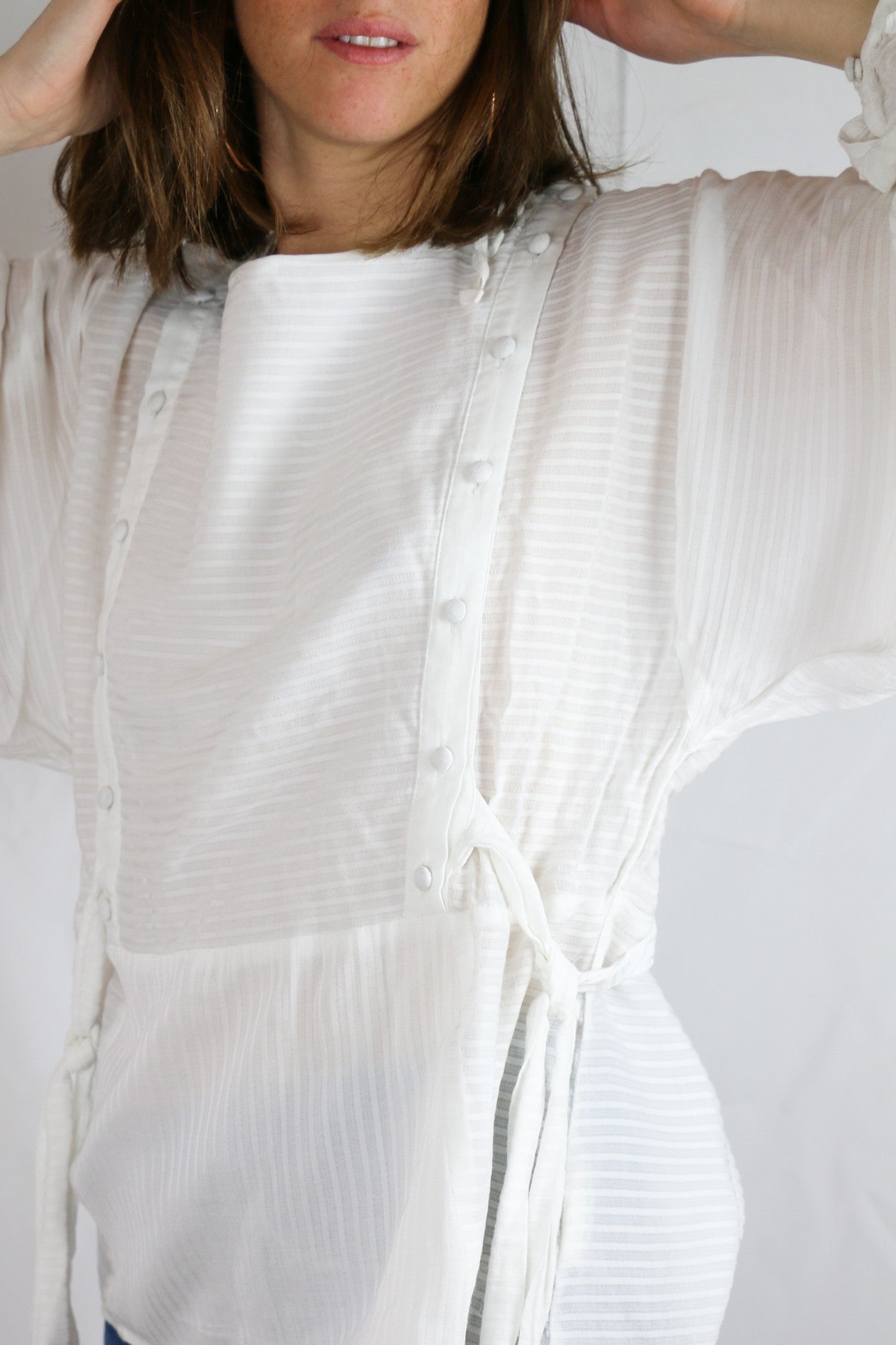 LOA. Blusa blanca