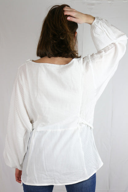 LOA. Blusa blanca