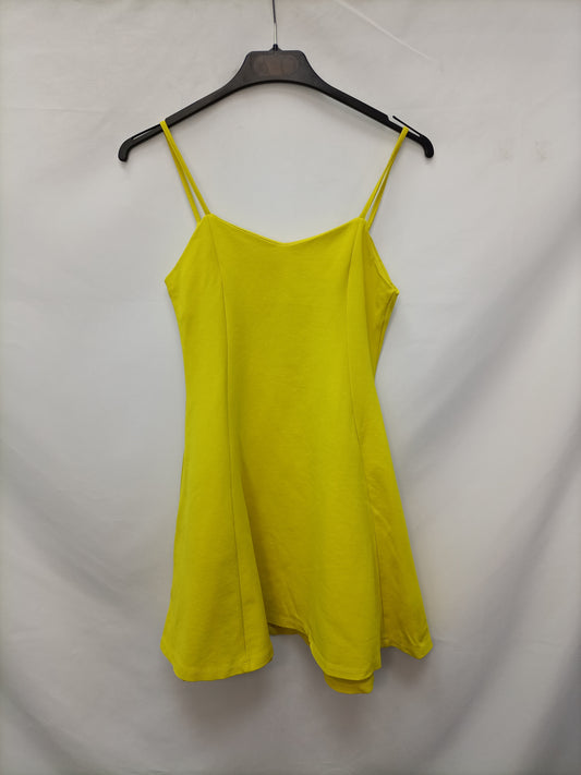 ZARA. vestido corto amarillo T.s