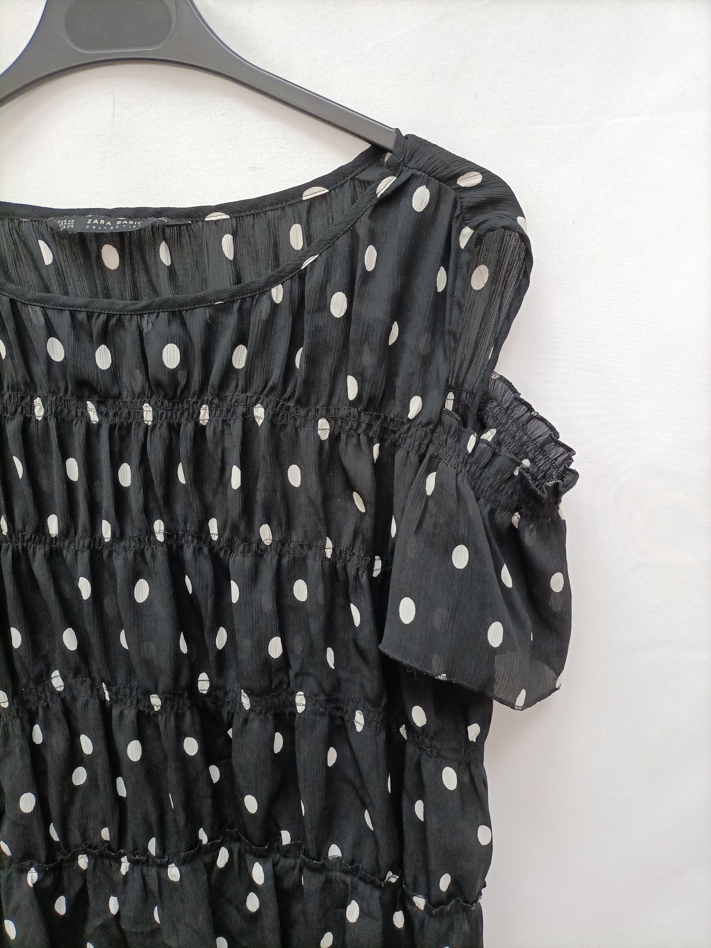 ZARA. Top negro lunares T.xs