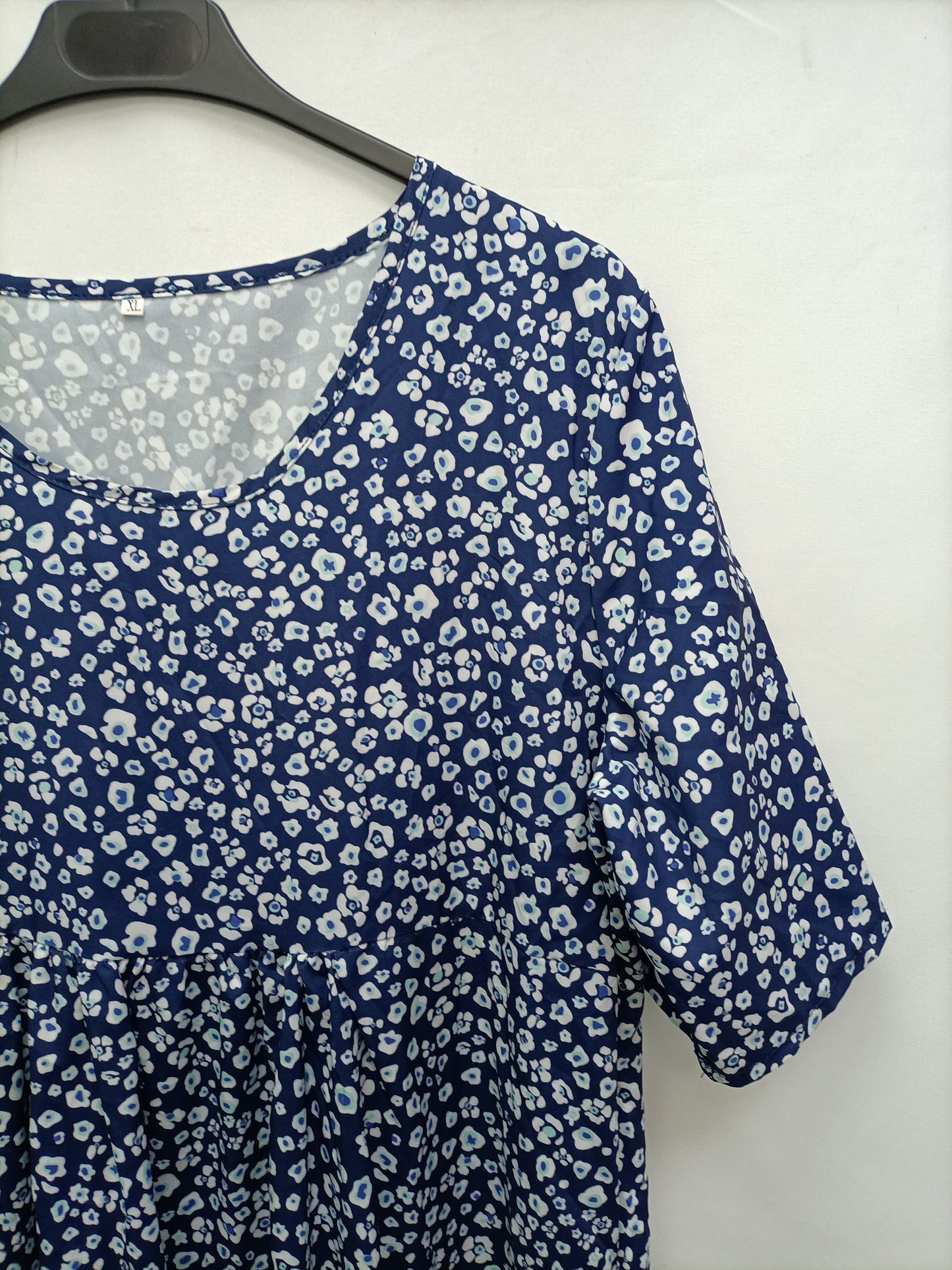 OTRAS. Vestido midi azul  flores T.xl