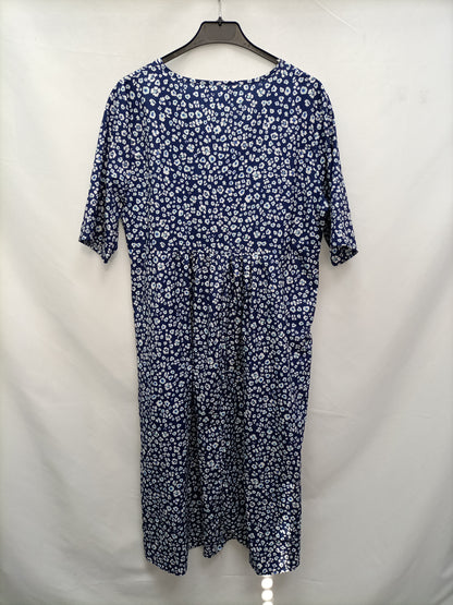 OTRAS. Vestido midi azul  flores T.xl