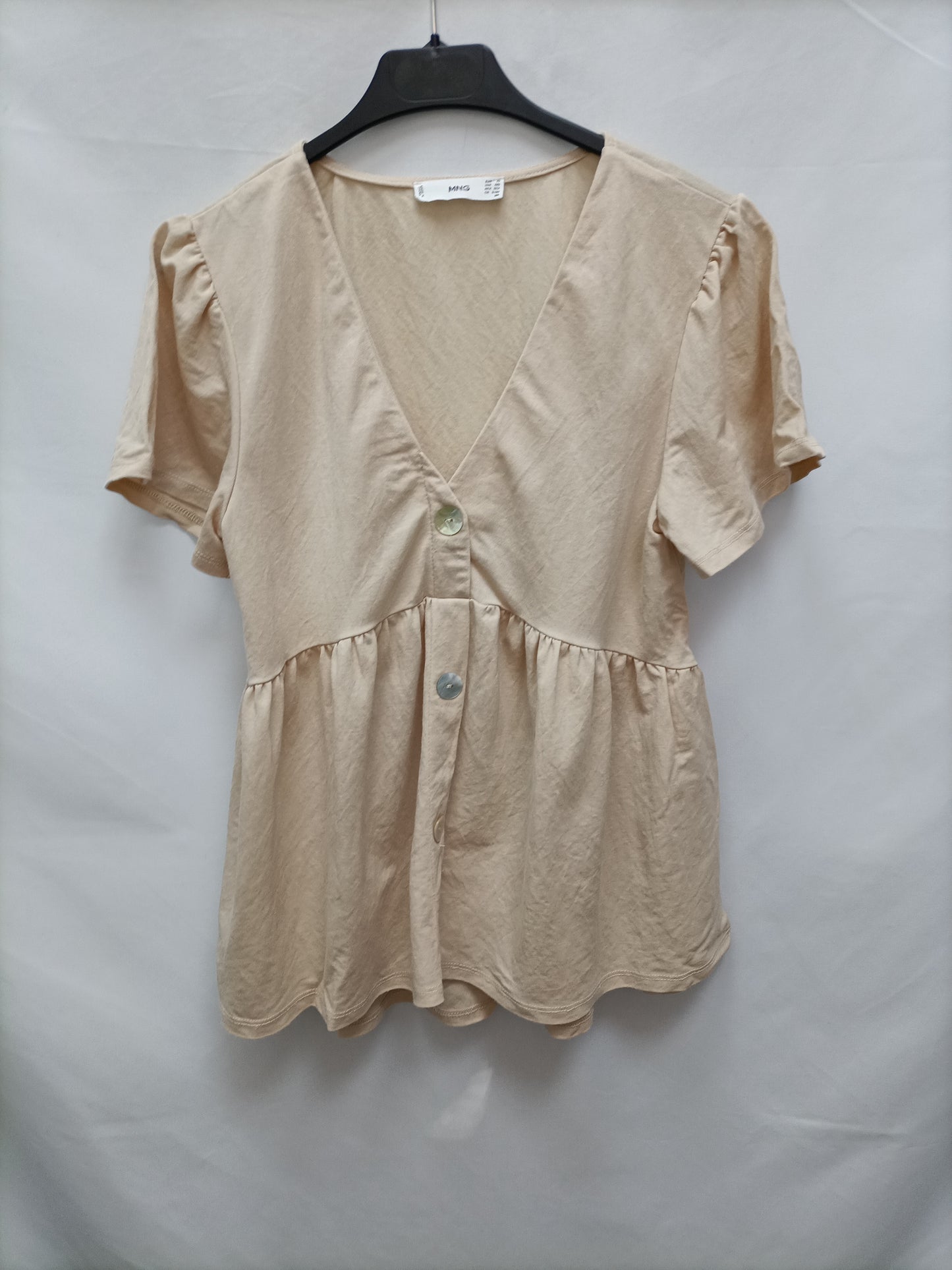 MANGO. Blusa abotonada beige T.xs