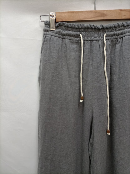 ZARA. Pantalón gris fluido T. Xs