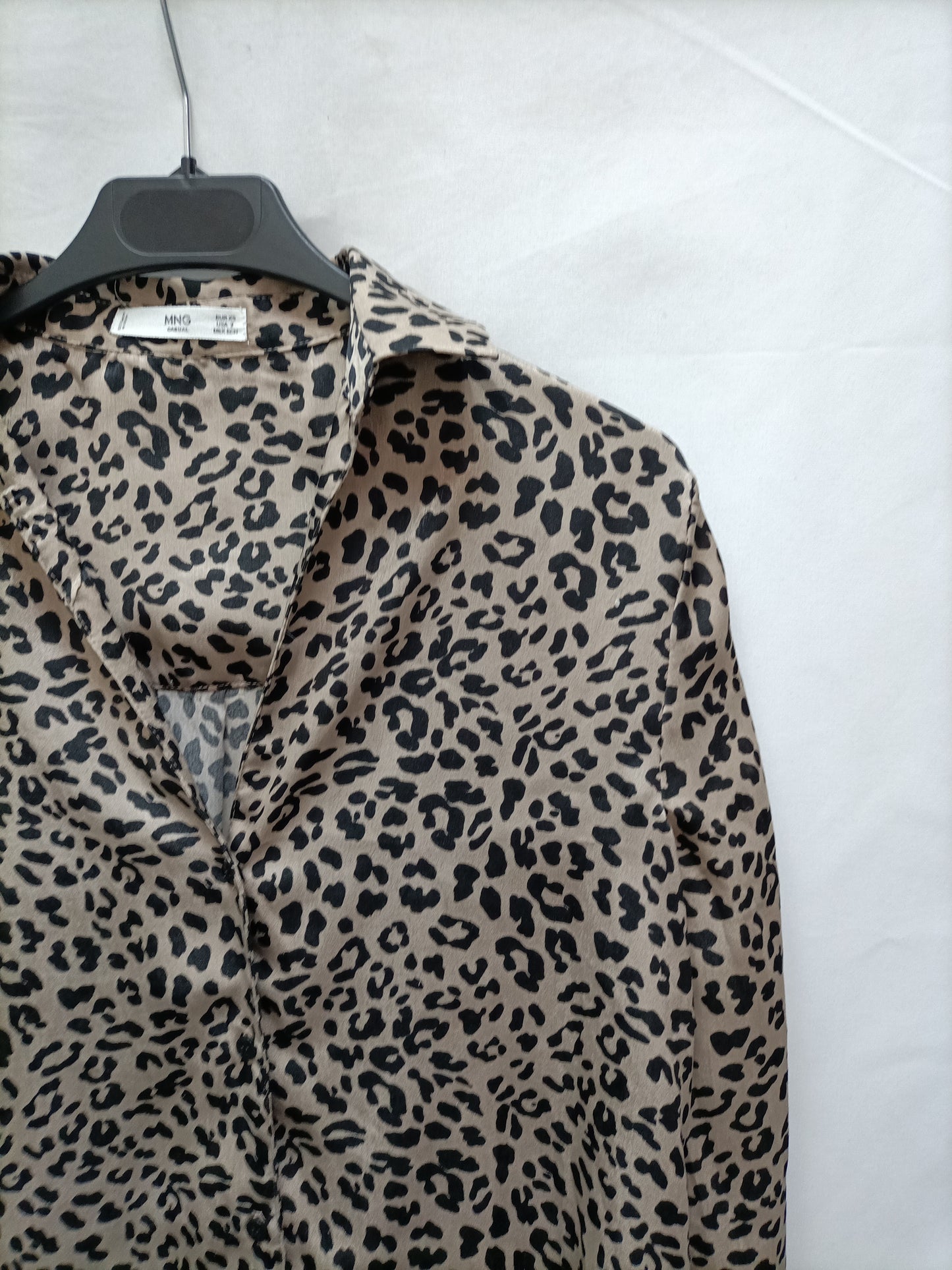 MANGO. Blusa animal print T.xs