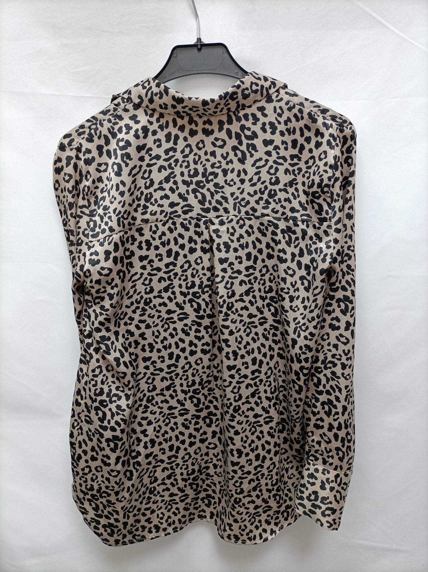 MANGO. Blusa animal print T.xs