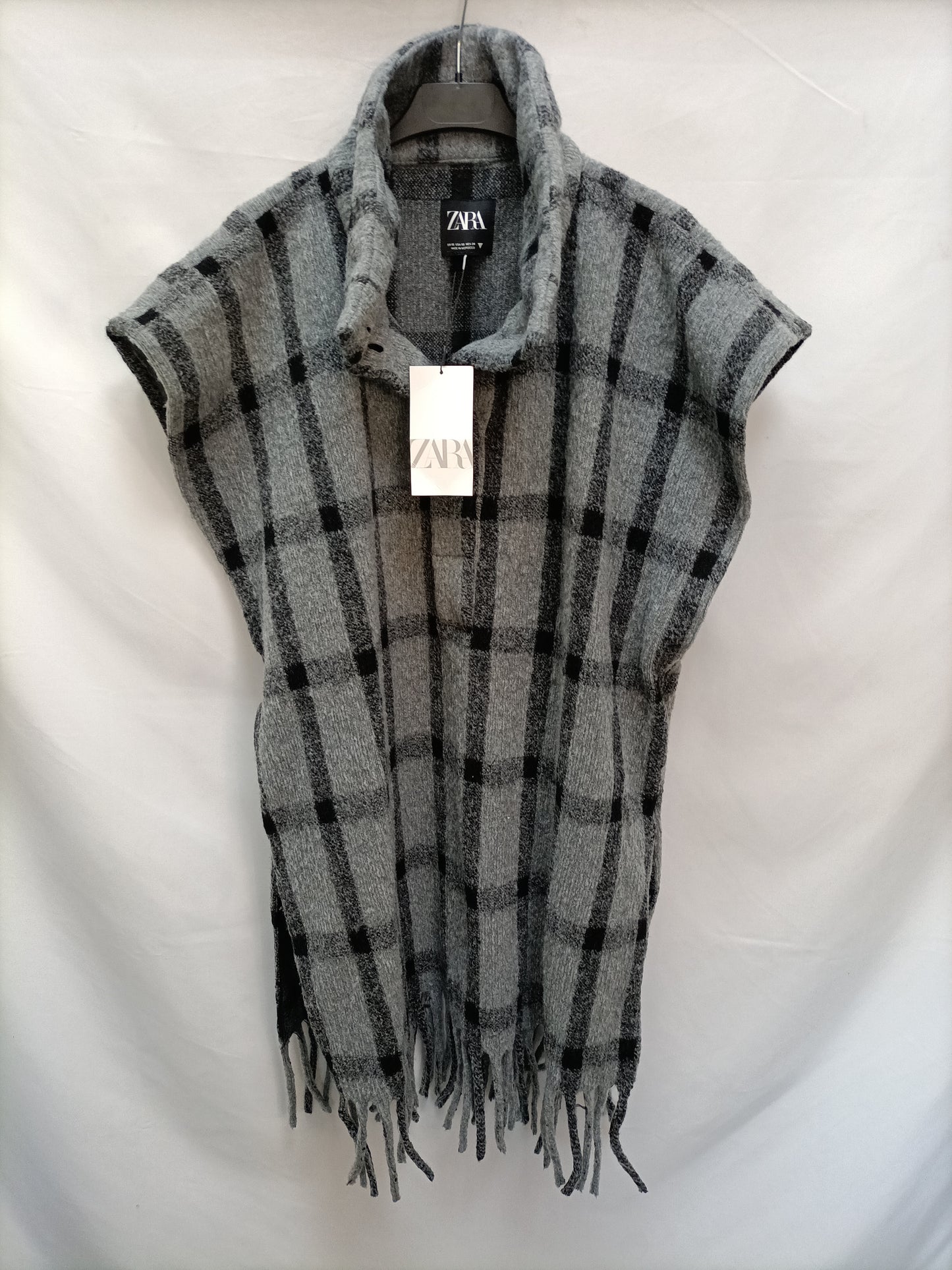 ZARA. Poncho gris cuadros T.xs