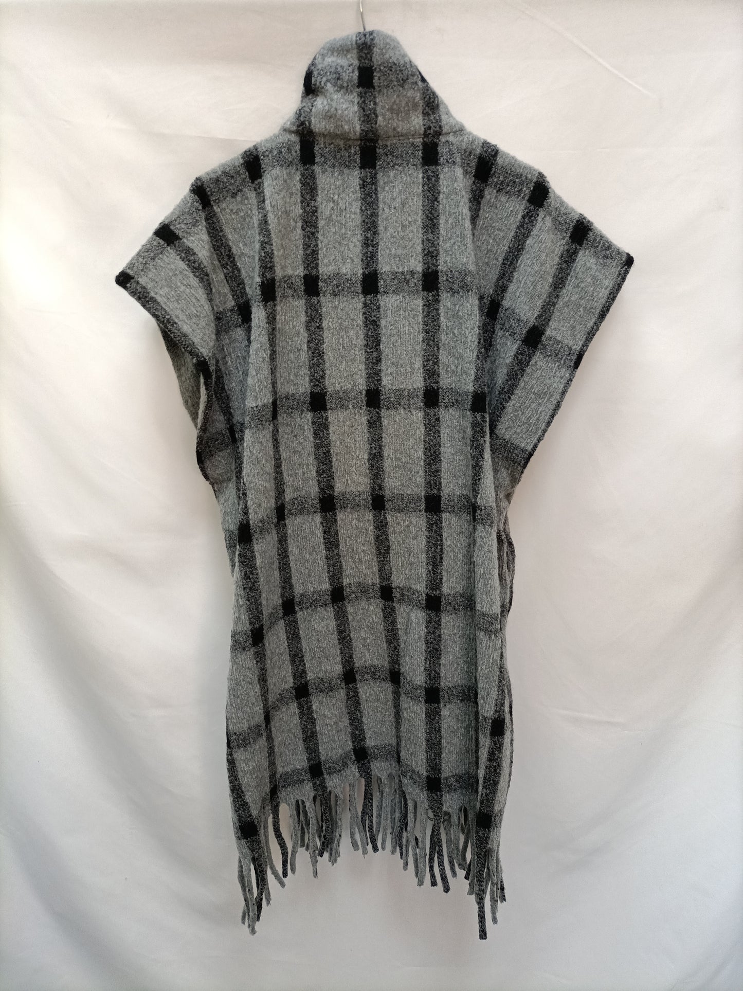 ZARA. Poncho gris cuadros T.xs