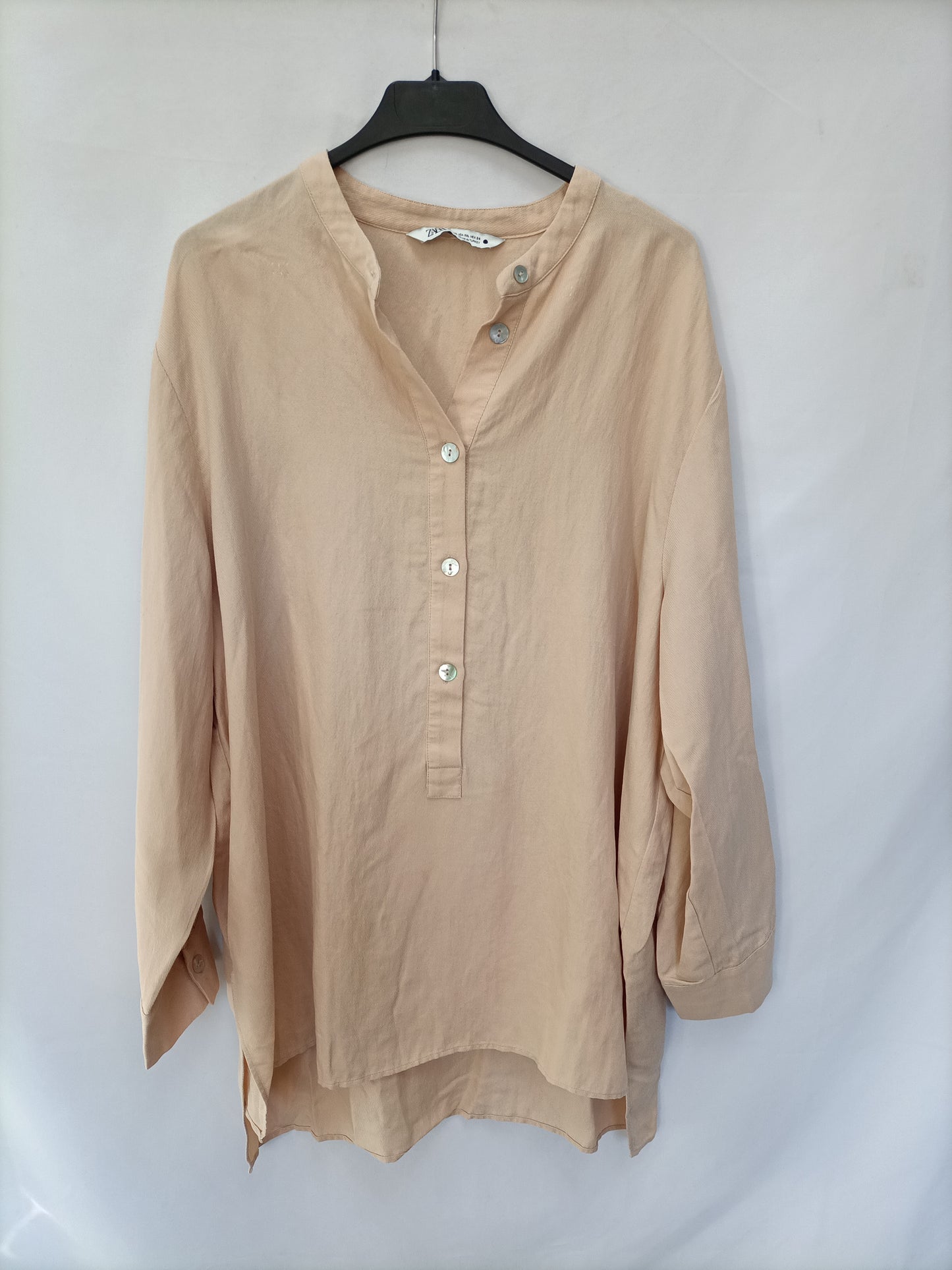 ZARA. Blusón fluido beige T.xl