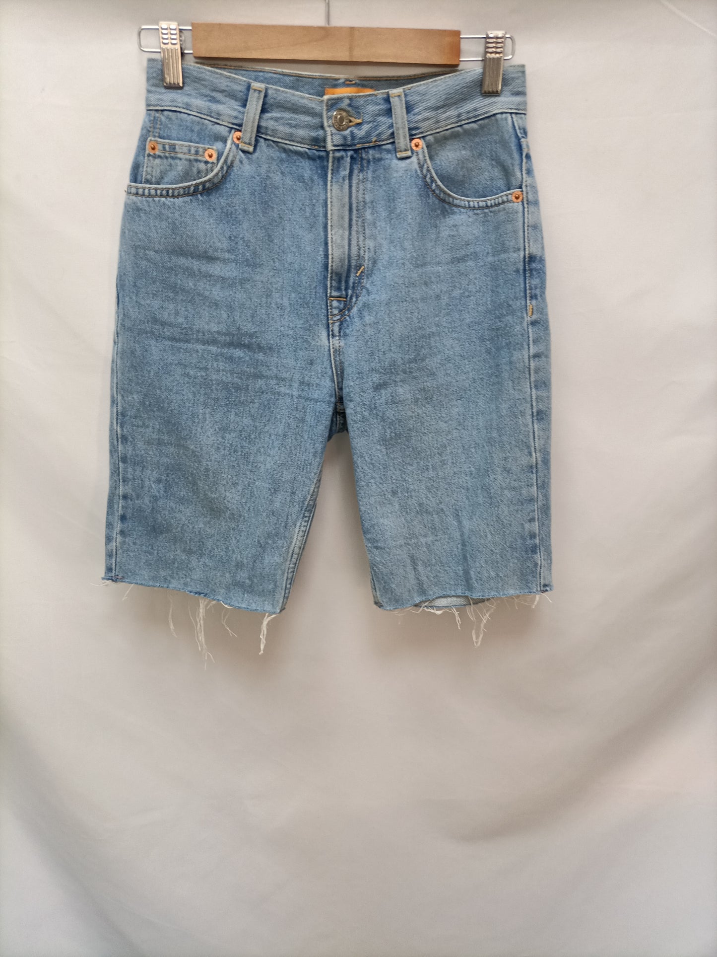 PULL&BEAR. Bermuda denim ajustado T.34