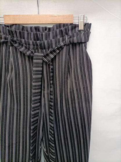 PULL&BEAR. Pantalón fluido rayas T.s