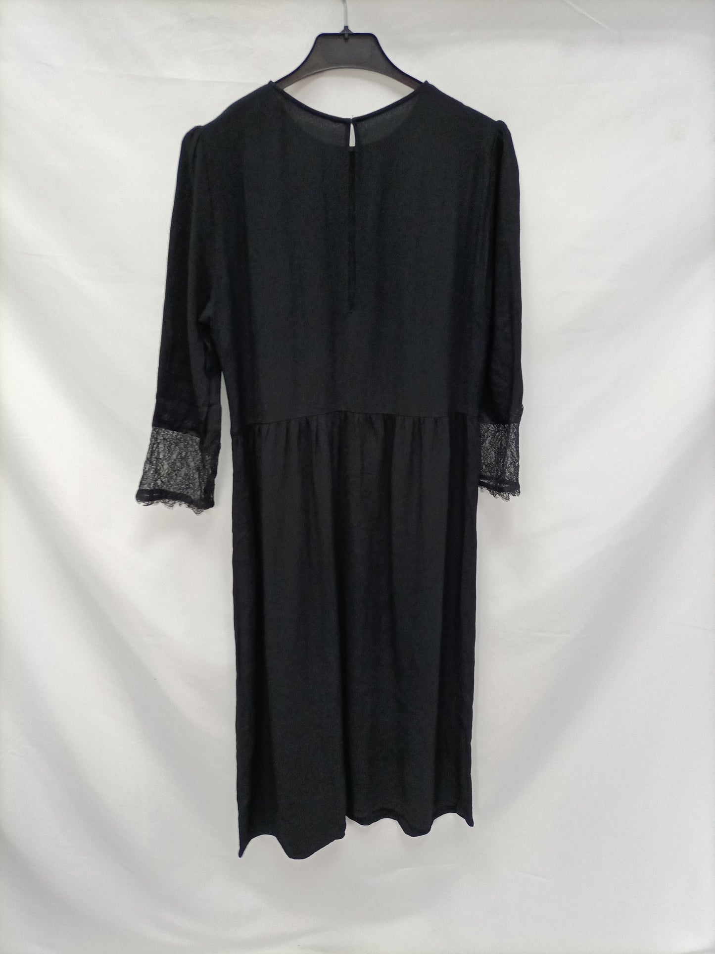 OTRAS. Vestido midi negro  T.u (l)