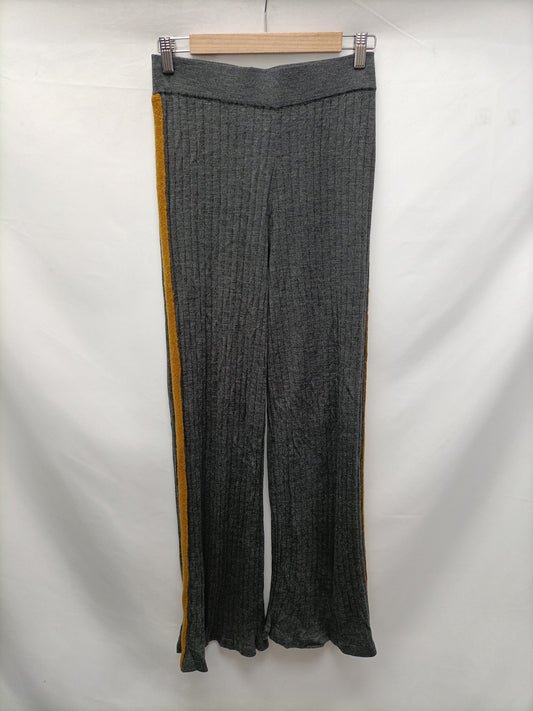 INTROPIA. Pantalón gris de lana canalé