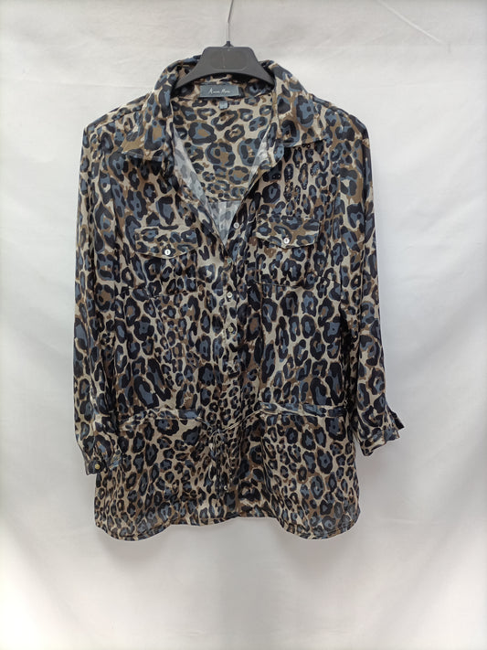 ANNA MORA. Blusa animal print T.46