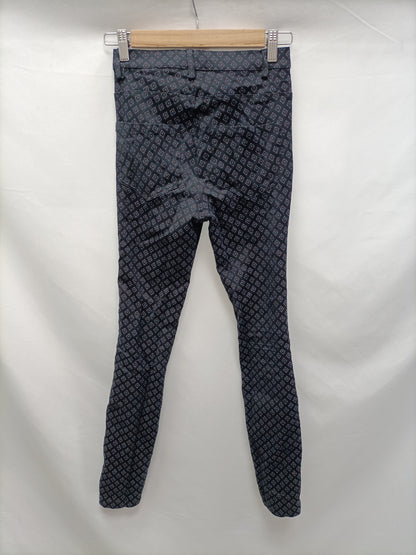 ZARA. Pantalón negro rombos T.xs