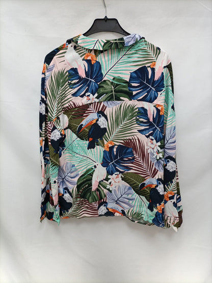 ZARA. Blusa estampada flores T.xs