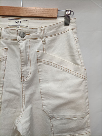 MKT. Pantalón beige costuras T.38