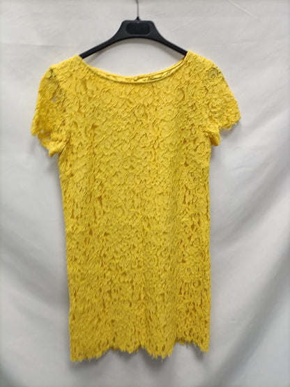 ZARA. Vestido amarillo encaje T.s