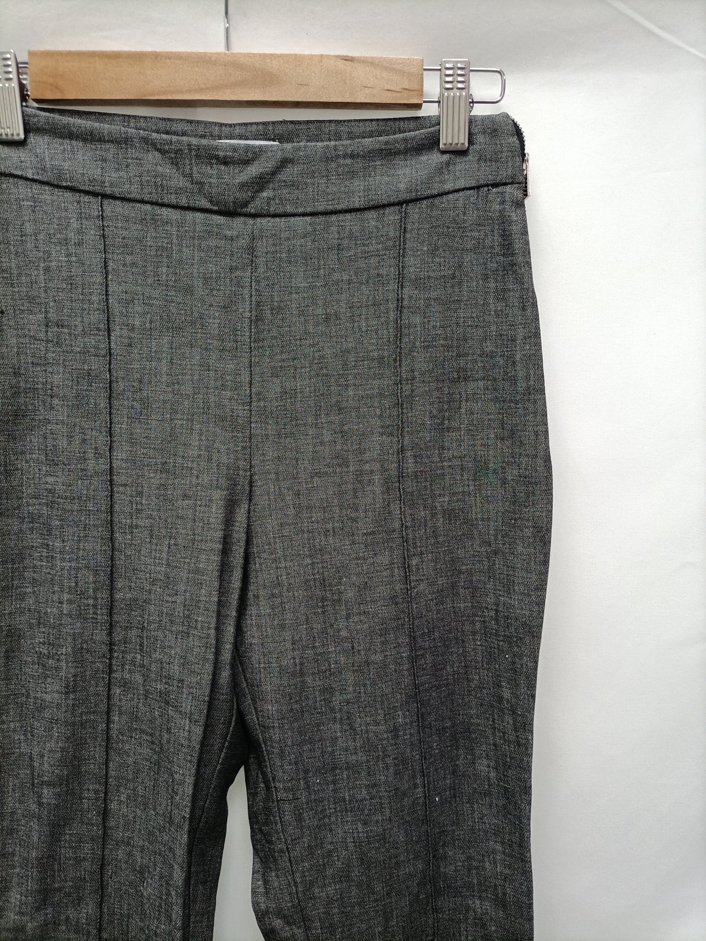 MANGO. Pantalón gris jaspeado T.36