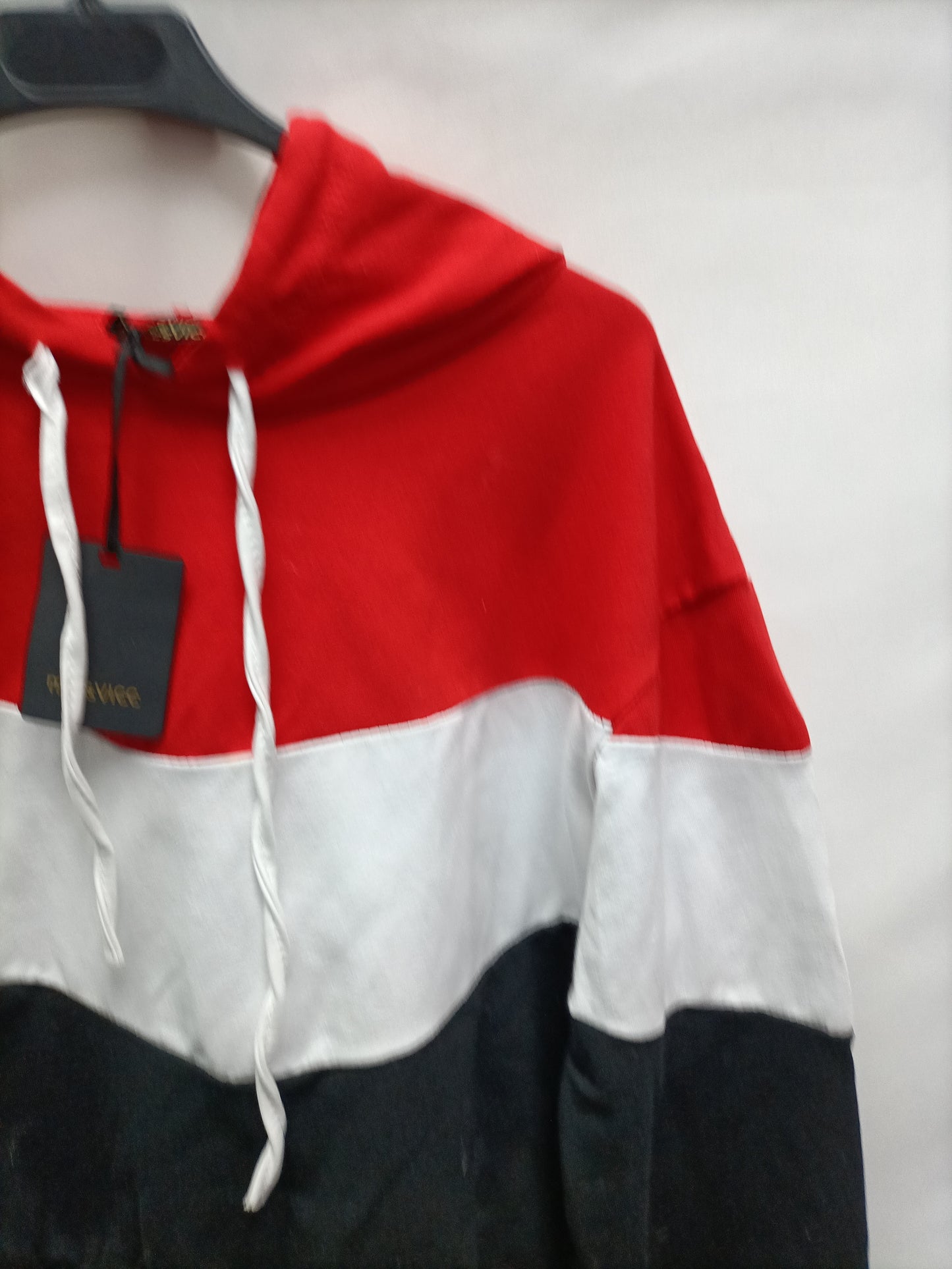 MISSVICC. sudadera tricolor T.m