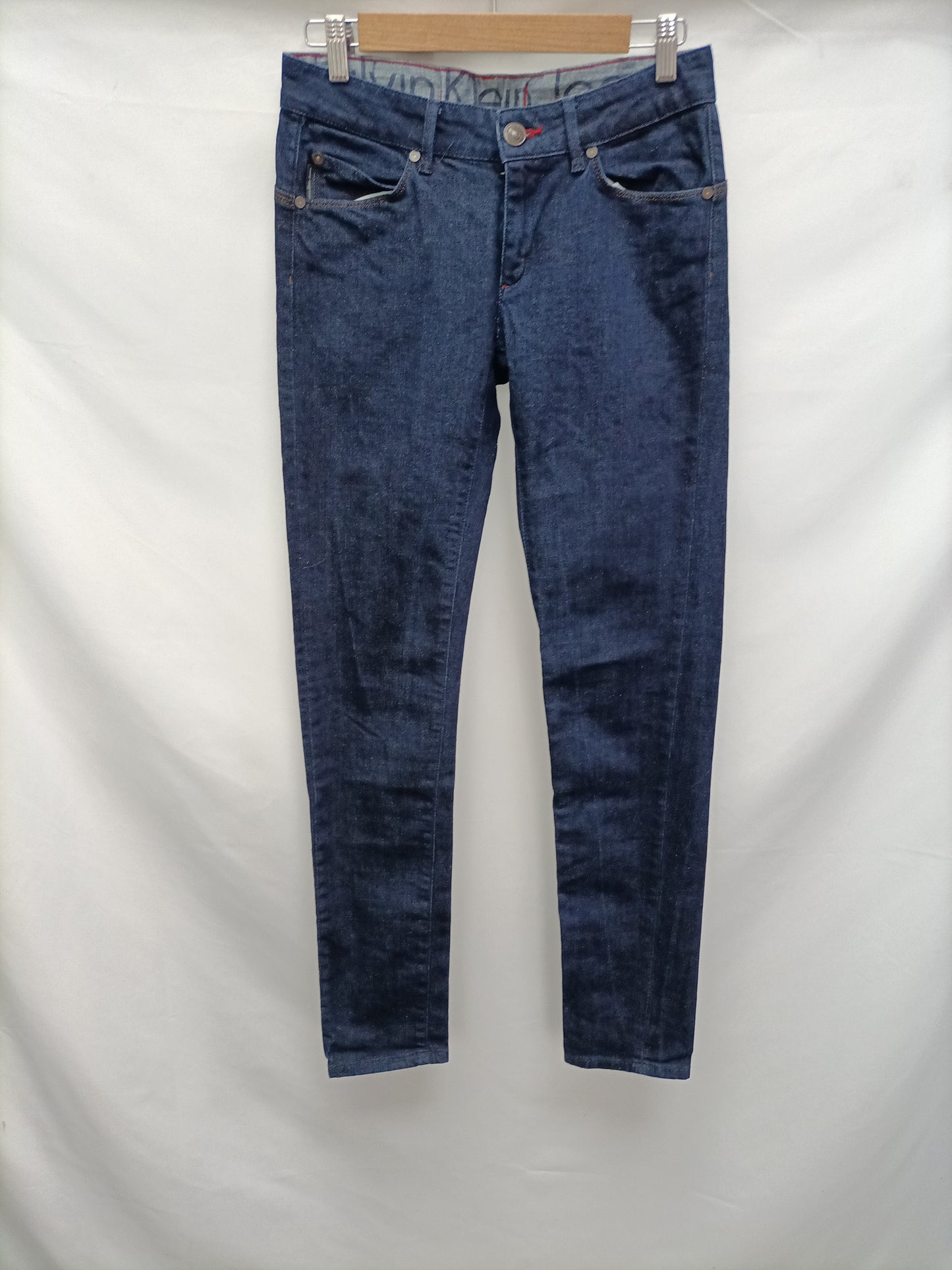 CALVIN KLEIN. Pantalón denim recto T.38