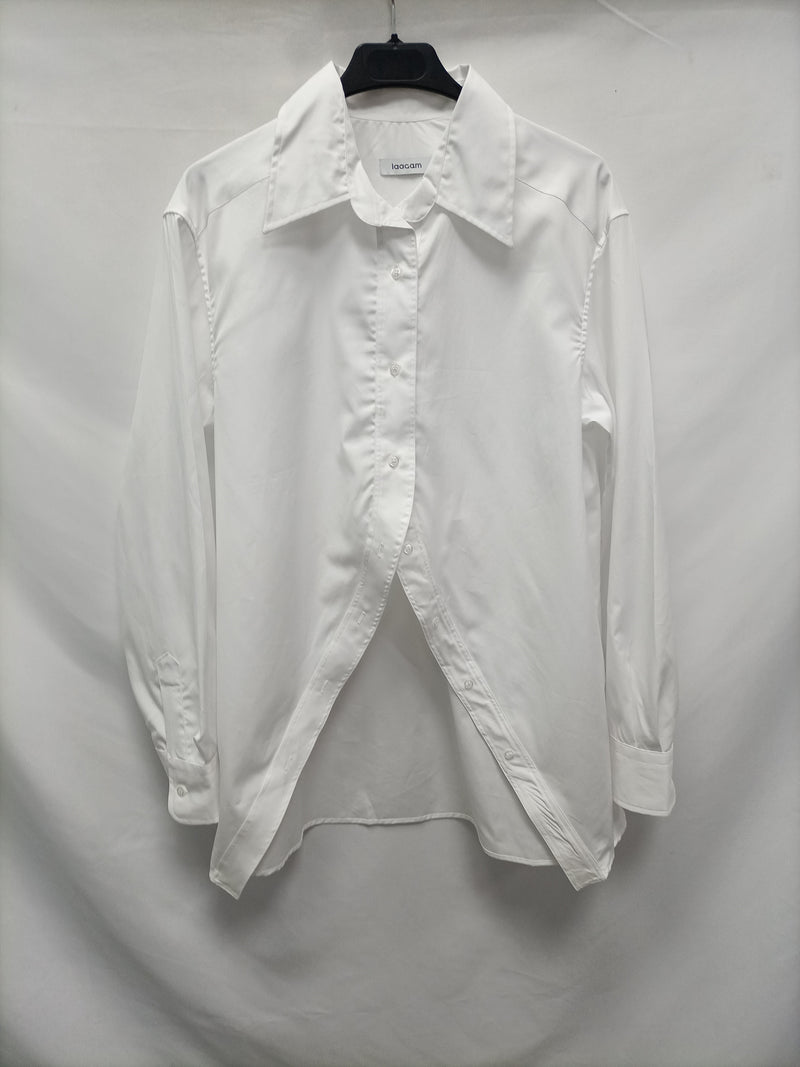 Camisa blanca abierta hot sale