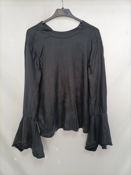 ZARA. Blusa volantes T.l