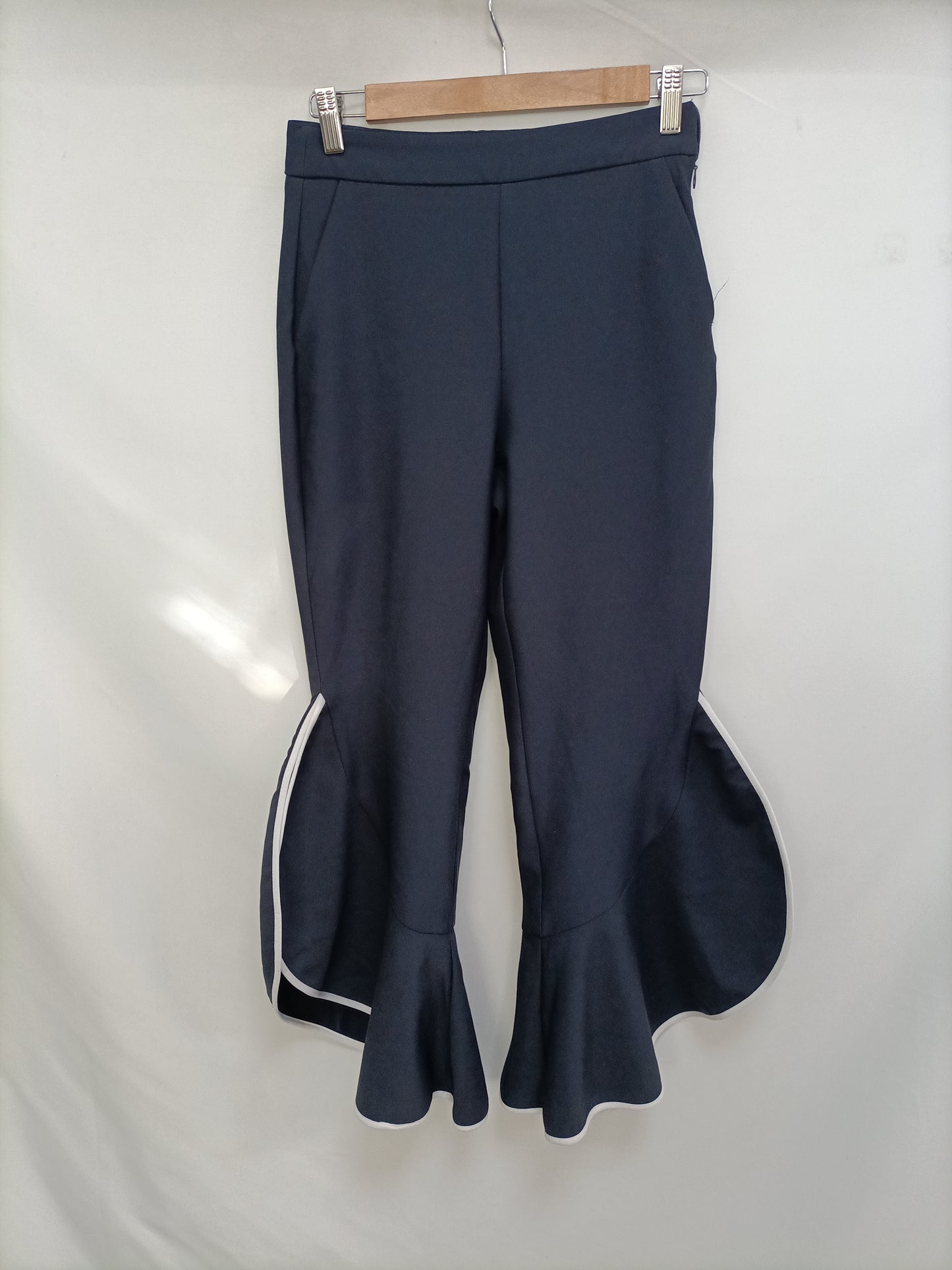 ZARA. Pantalón azul volante T.xs