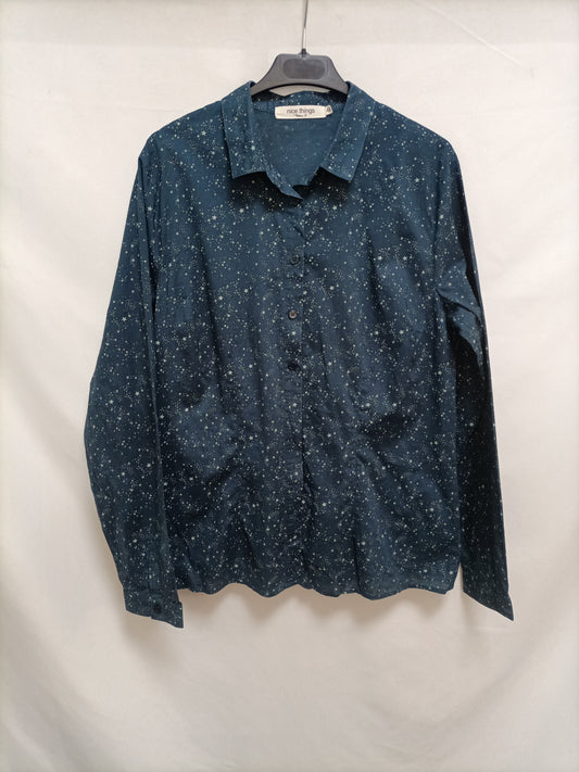 NICE THINGS. Camisa azulona Estrellas T.44