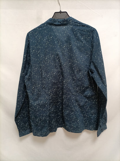 NICE THINGS. Camisa azulona Estrellas T.44