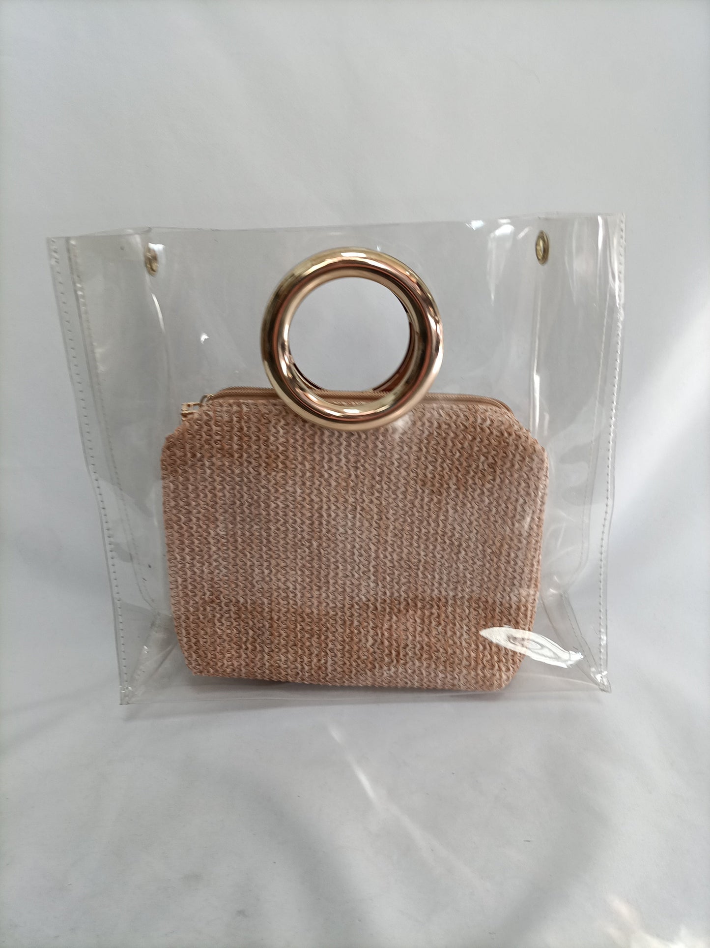 OTRAS. Bolso de mano transparente y rafia