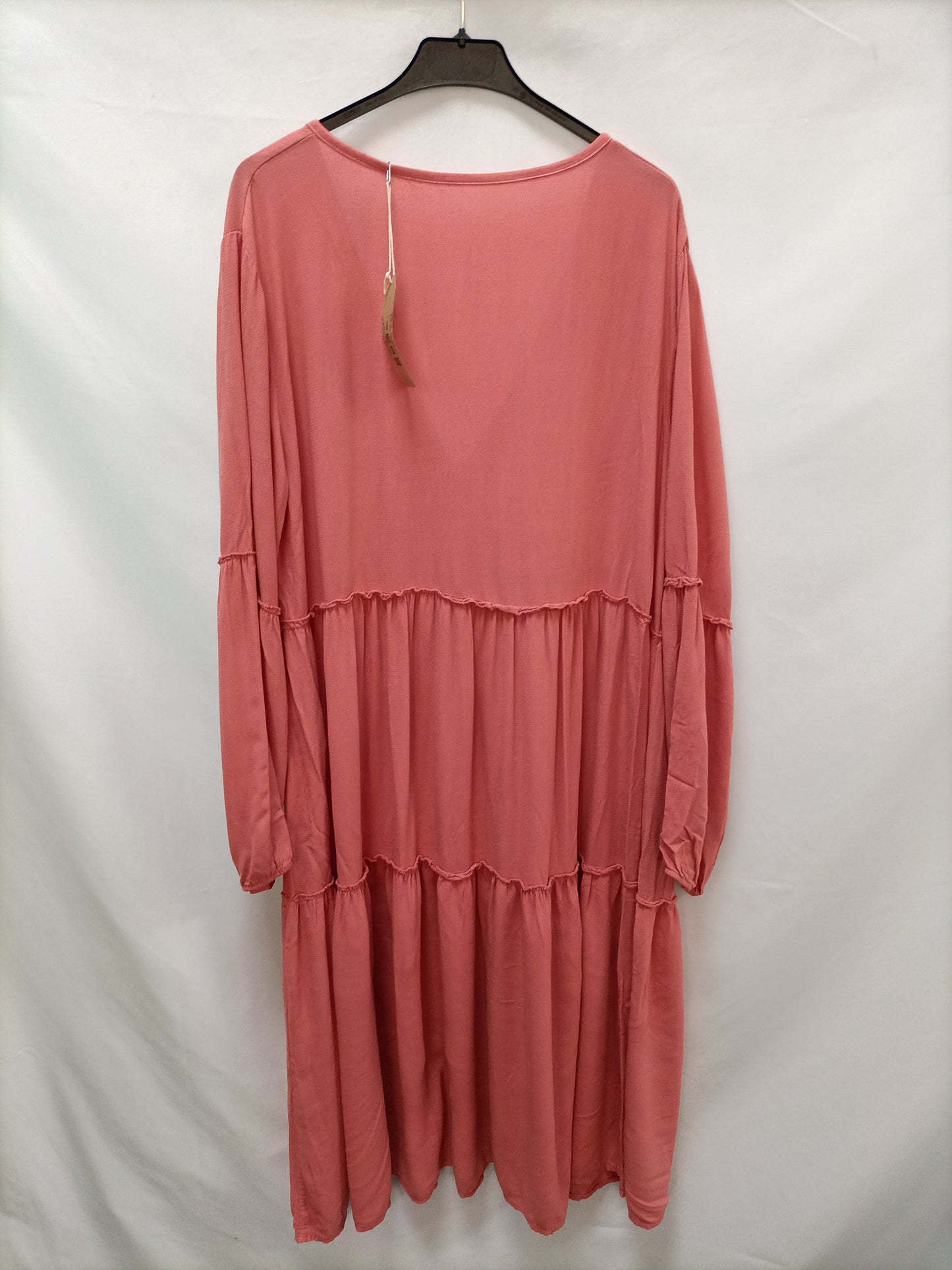 A PIE DE CALLE . Vestido midi rosa coral T.u (l)