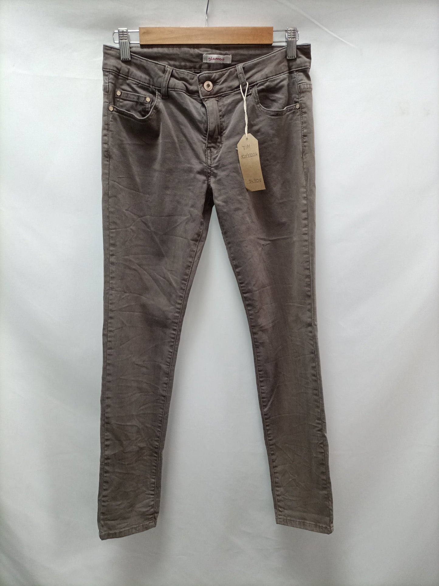 A PIE DE CALLE . Pantalón denim gris topo T.s