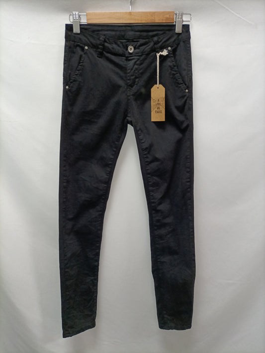 A PIE DE CALLE . Pantalón denim Negro T.xs