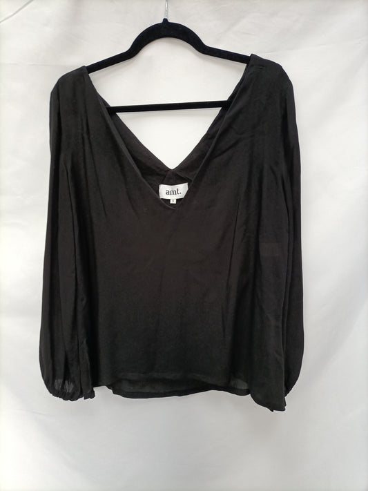 AMT. Blusa negra fluida T.s