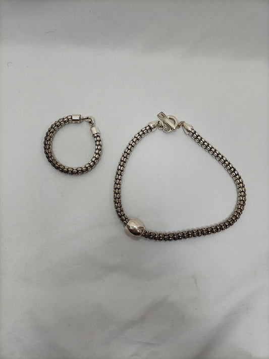 OTRAS. Pulsera y collas plateados