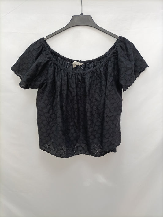 ZARA.  Top negro troquelado T.m