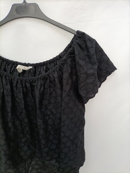 ZARA.  Top negro troquelado T.m