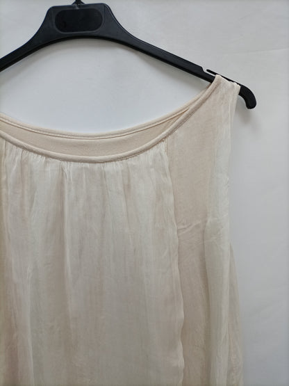 OTRAS. Blusa capa beige T.u (s)