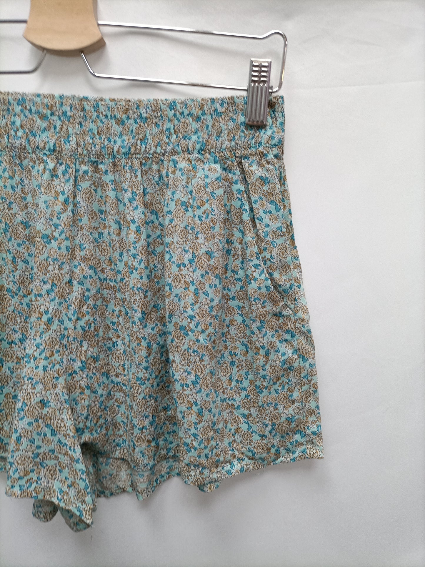 BENETTON. Short azul flores T.m